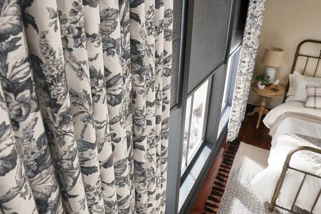 A room with a window and curtainsAI-generated content may be incorrect.