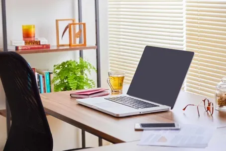 Struggling with Glare? The Best Office Blinds this 2025