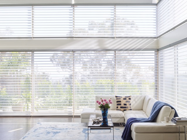 What Nobody Tells You About Living with a Window Wall: Privacy, Glare, and Temperature Control in Open-Concept Homes